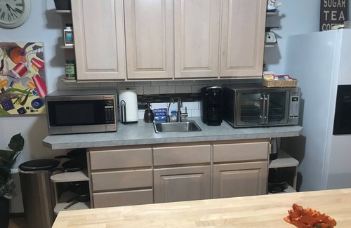 Sand Lake House | Comfy 2 Bedroom 1 Bath Near Sand Lake and Airport
