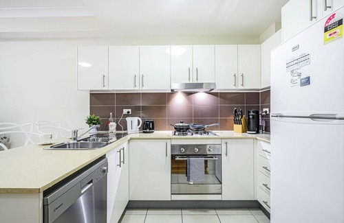 Alexandria Apartment | Comfy 2-bedroom 2-balcony apartment/Close to CBD/Train and Metro easy reach