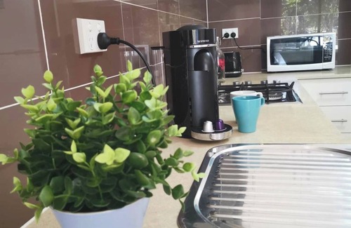 Alexandria Apartment | Comfy 2-bedroom 2-balcony apartment/Close to CBD/Train and Metro easy reach