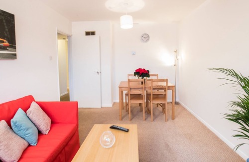 Bishop's Stortford Apartment | Comfy 2BR Flat with Wi-Fi in Bishop's Stortford