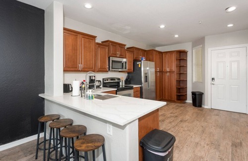 Tempe Apartment | Comfy 2BR-Pool,Parkng,NearASU,Mill Ave&Cmelbck Mtn