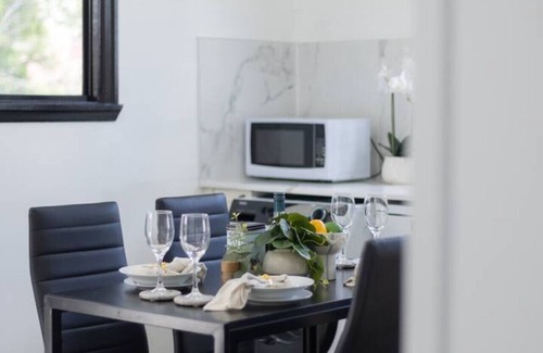 East Brisbane House | Comfy 2BR Sweet Home w/Parking/Balcony near River