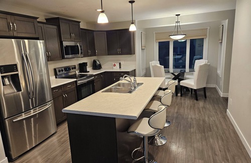 Regina House | Comfy 3-bedroom house in Harbour Landing, Regina.