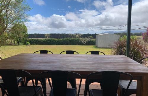 Atherton House | Comfy 4 Bedroom with Country Views