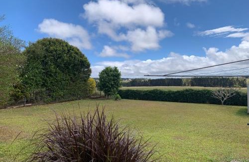 Atherton House | Comfy 4 Bedroom with Country Views