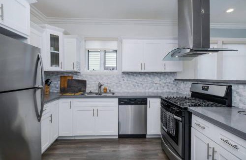 Mid City House | Comfy 4BR home near Korea Town