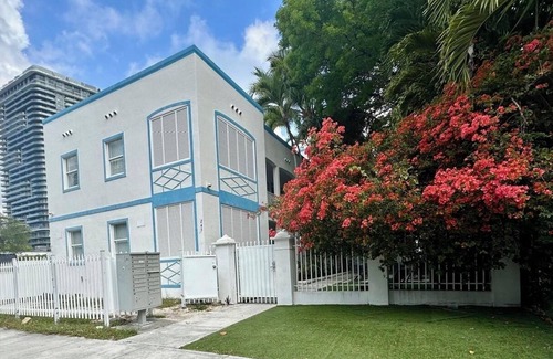 Midtown Apartment | Comfy and Cozy Studio in Wynwood - Miami (1 Queen bed and 1 sofa bed)