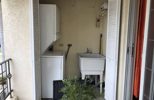 New Kingston Apartment | Comfy and Secure One Bedroom Apt- Sleeps 3!