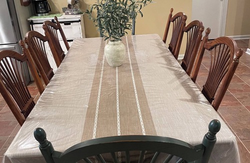 Yutan House | Comfy and Spacious home for your get away! Small town charm!