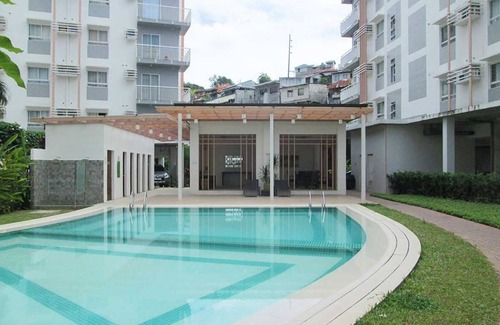 Lahug Condo | Comfy Apartment w/AC+Gym+Balcony+ Pool+Fast Wifi
