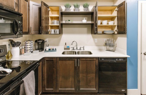Hillcrest Apartment | ⭐ Comfy Apartment Near BYU | UVU ⭐ King beds ⭐ 4K HD TVs ⭐Fast WI-Fi