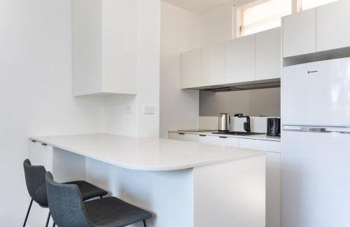 North Sydney Apartment | Comfy Balcony Studio near Parks Shopping & Dining