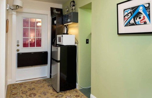 Loyal Heights House | Comfy Beds, Clean, and Near Friends and Family