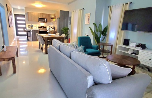 Ocho Rios House | Comfy Beds-Pool-Clean Getaway-2 mins to Ocho Rios