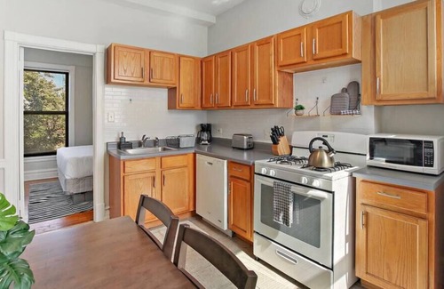 North Center Apartment | Comfy & Bright 3BR Fully Furnished Apt
