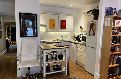 Camden Town with Primrose Hill Apartment | Comfy child/dog friendly garden flat heart Camden