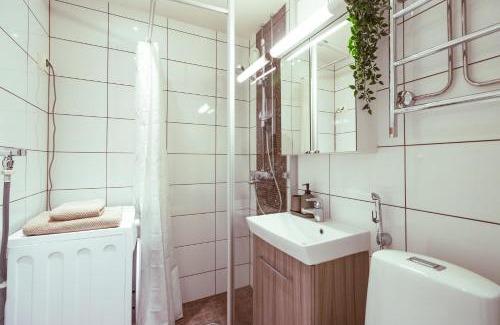 Alppiharju Apartment | Comfy City Spot Close to Tripla Mall and Dining