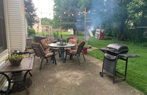 Mishawaka House | Comfy, Clean & Close to ND! Check Out My Reviews!
