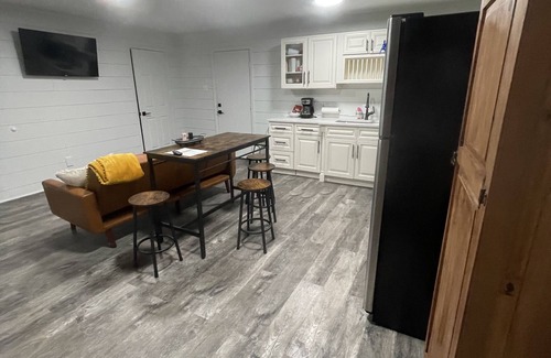Gonzales Apartment | Comfy, Clean & Pet Friendly