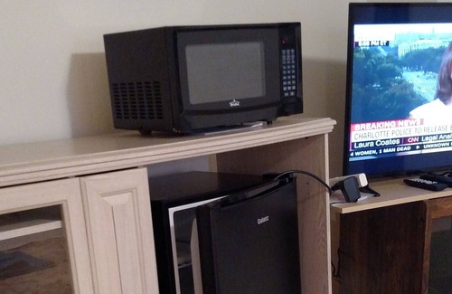 Harrisburg - Hershey Apartment | Comfy Compact Furnished Guest Room w Private Bath 10 minutes to Capitol