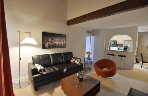 Paradise Condo | Comfy Condo 1bed/1bath close to the Airport
