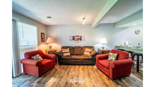 Reeds Spring House | Comfy Condo near SDC