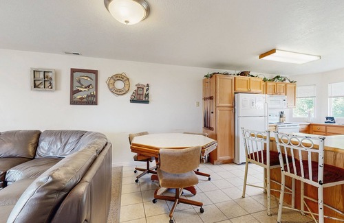 Harbor Village Condo | Comfy condo overlooking Bear Lake with pool, hot tub & tennis