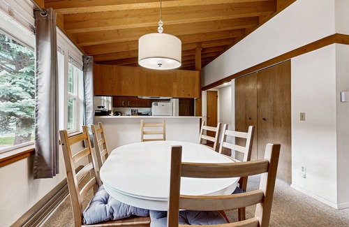 Sun Valley Condo | Comfy Condo with Shared Pool, Sauna - Near Slopes, Mountain Views