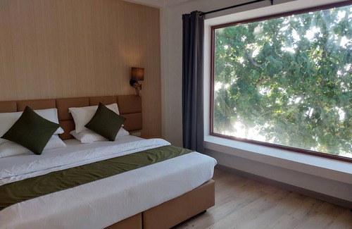 Dhiffushi Hotel | Comfy Cool Breeze by eMzaz
