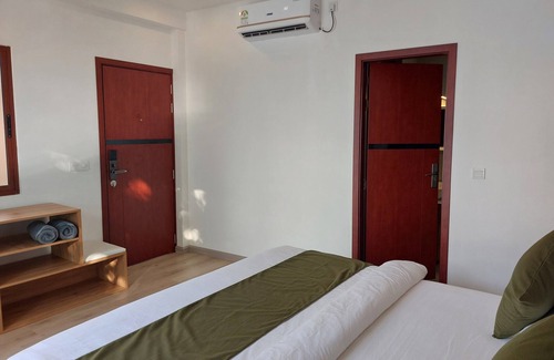 Dhiffushi Hotel | Comfy Cool Breeze by eMzaz