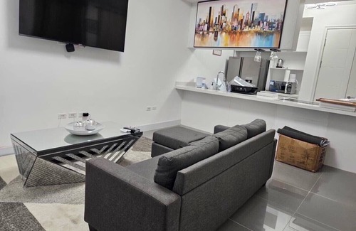 Beverly Hills Apartment | Comfy Cove. Apt fully air conditioned with Wi-Fi