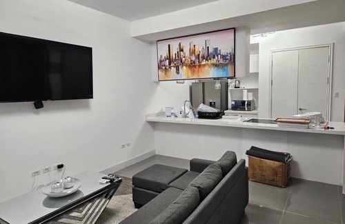 Beverly Hills Apartment | Comfy Cove. Apt fully air conditioned with Wi-Fi