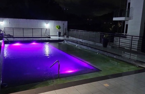 Beverly Hills Apartment | Comfy Cove. Apt fully air conditioned with Wi-Fi