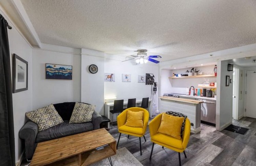 Snowshoe Apartment | Comfy/Cozy Condo in Snowshoe, WV