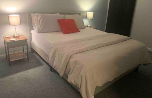 Auburn House | Comfy Cozy Condo! Minutes to Downtown Auburn!