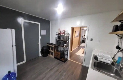 Aberdeen Cottage | Comfy Cozy Cottage - Charming 2-bedroom, centrally located in the Hub City