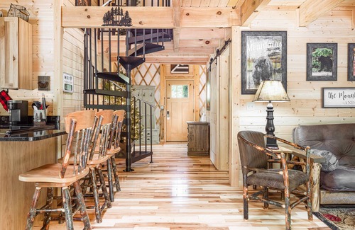 Pigeon Forge Cabin | Comfy, Cozy, Luxury Yurt, Fun w/Private Hot Tub & Gas Grill, Large Deck