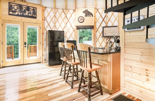Pigeon Forge Cabin | Comfy, Cozy, Luxury Yurt, Fun w/Private Hot Tub & Gas Grill, Large Deck