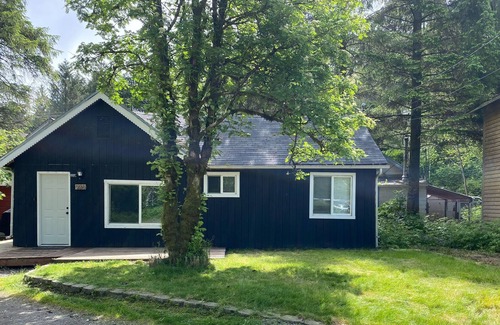 Ketchikan House | Comfy Creekside home