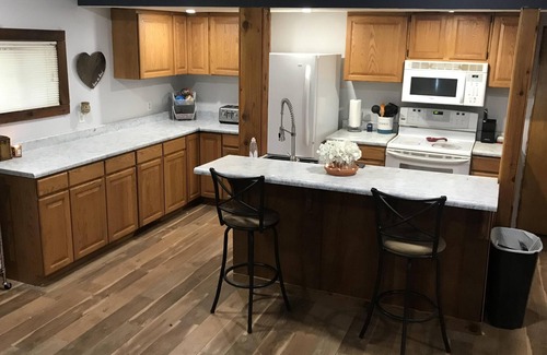Ketchikan House | Comfy Creekside home