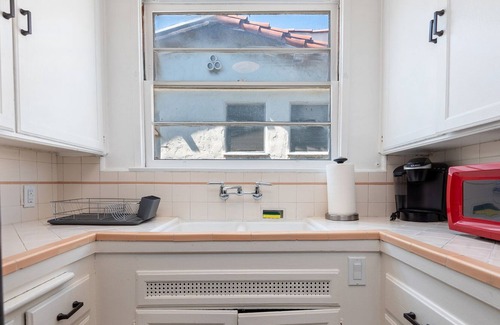 Carthay Circle Apartment | Comfy, Crestview Residence with Hot Tub