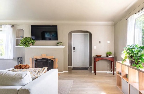 Port Gardner House | ~ Comfy Family Home 5 Mins from Marina and Port ~