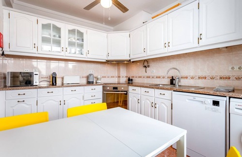 Burgau Apartment | Comfy Flat W/Rooftop Beach View by LovelyStay