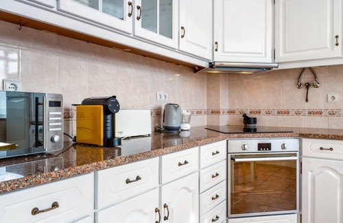 Burgau Apartment | Comfy Flat W/Rooftop Beach View by LovelyStay