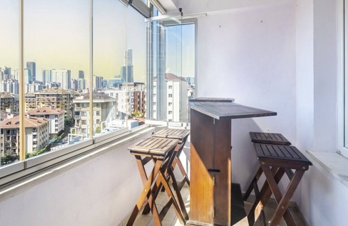 Atasehir Apartment | Comfy Flat with Balcony in Atasehir