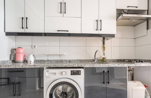 Esenler Apartment | Comfy Flat with Balcony in Esenler