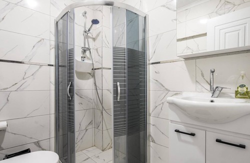 Esenler Apartment | Comfy Flat with Balcony in Esenler