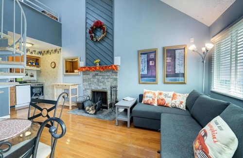 Chalet Village Condo | Comfy Gatlinburg Condo w/Million Dollar Views of Smoky Mountains - Sleeps Six!