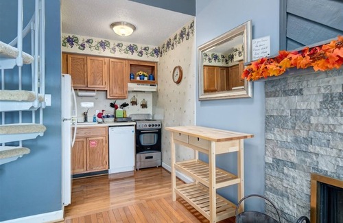 Chalet Village Condo | Comfy Gatlinburg Condo w/Million Dollar Views of Smoky Mountains - Sleeps Six!