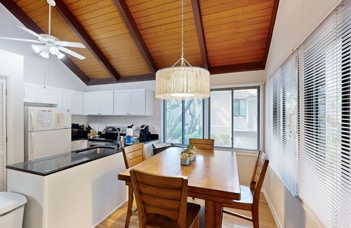 Seabrook Island House | Comfy Golf View Cottage with WiFi, a Shared Pool, Central AC, Private Washer/Dryer